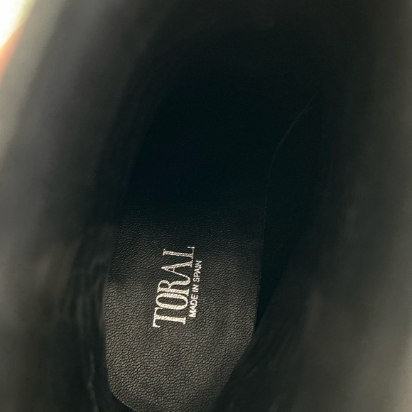 Toral Oslo Short Leather Boots - Picture 14 of 14